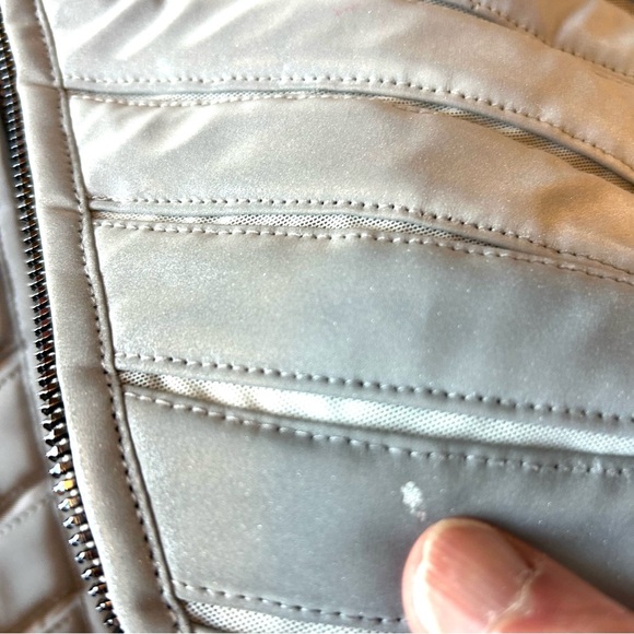 Alo Yoga Silver Reflective Puffer Vest. Probable Small. - Picture 16 of 16